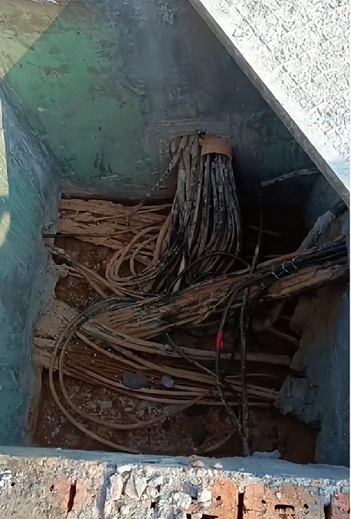 電纜溝里滲水，電纜井積水問(wèn)題的疑難雜癥和防水堵漏解決方法