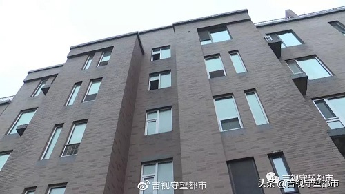 為了維修地下車庫滲漏水，竟然打穿了一樓的地面